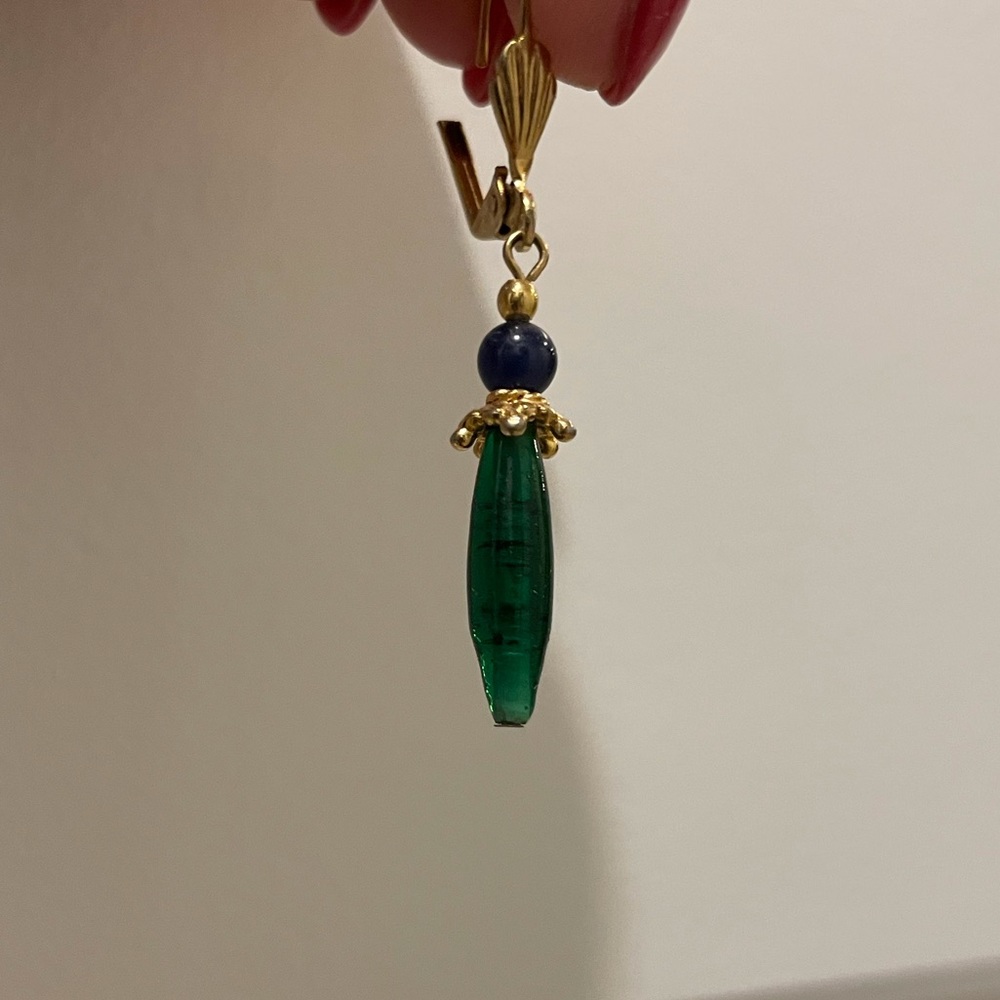 Green & gold dangly earrings - Picture 4 of 4